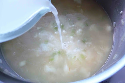 Sage & Gorgonzola Cauliflower Soup Recipe