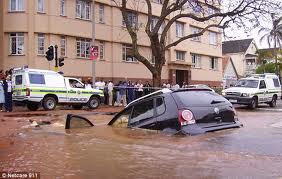 วิธีเอาตัวรอด เมื่อรถจมน้ำ How To Escape a Car Sinking in Deep Water