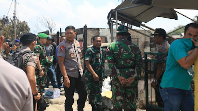 TNI dan Polri Bersihkan Puing-Puing Sisa Kebakaran Pasca Kerusuhan PPU