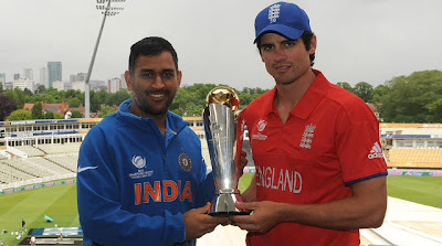 ms dhoni receives icc 2013 icc shield and cheque, ms dhoni receiving cheque of icc 2013, ms Dhoni receiving icc shield 2013, ms dhoni receiving icc trophy 2013