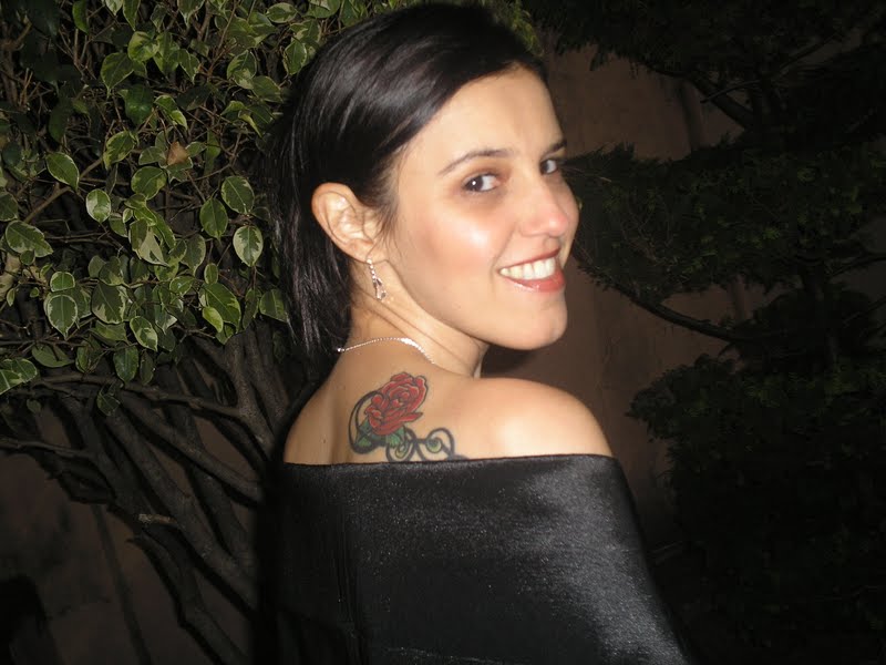 Andréia exibindo a tattoo na sua missa de formatura.