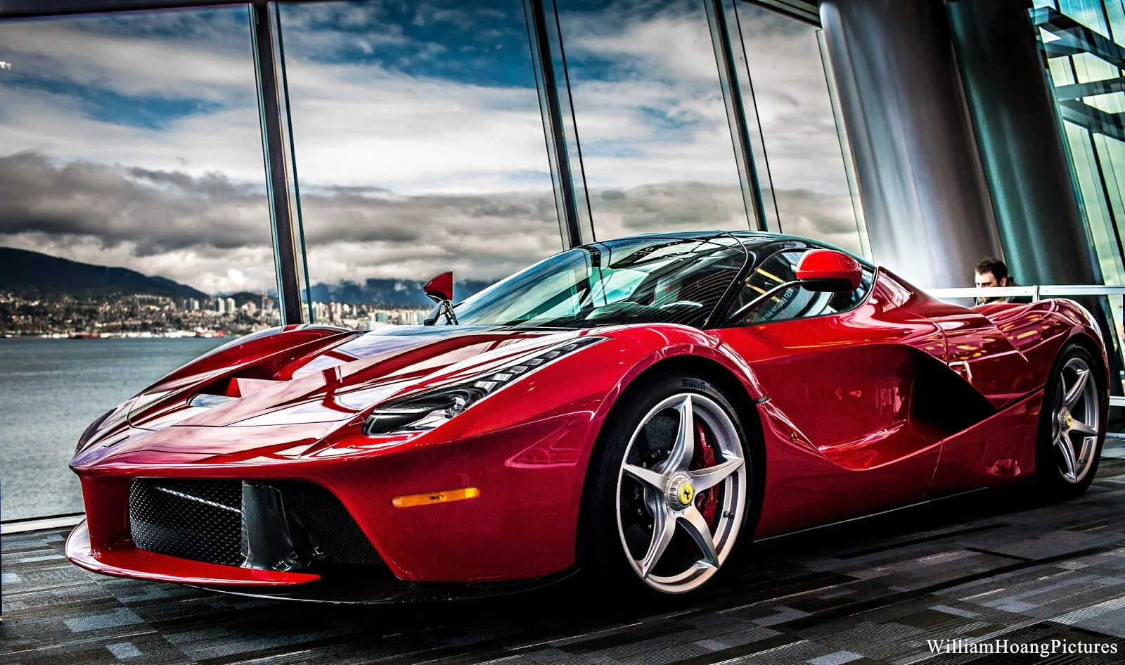 Siêu phẩm Laferrari xuất hiện tại triển lãm Vancouver International Auto Show năm nay