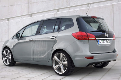 Opel Zafira 2012 live