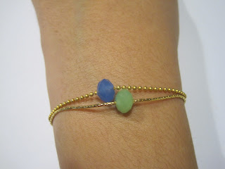 pulseras con cadena dorada piedra verde o azul