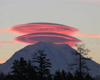 Amazing lenticular clouds', atmosphere, meteorology