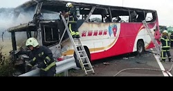  Τον απόλυτο πανικό βίωσαν το βράδυ της Δευτέρας οι επιβάτες ενός λεωφορείου στη νότια Κίνα, όταν σε αυτό προκλήθηκε έκρηξη με συνέπεια να τ...