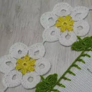 Puntilla de Flores Blancas a Crochet