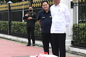 Senangnya Ojol Terima Bantuan Sembako Sambil Bertemu Jokowi