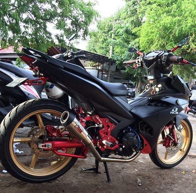 Modifikasi motor mx king warna hitam