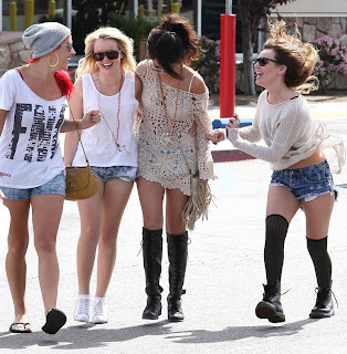 Selena Gomez with friends in Bakersfield