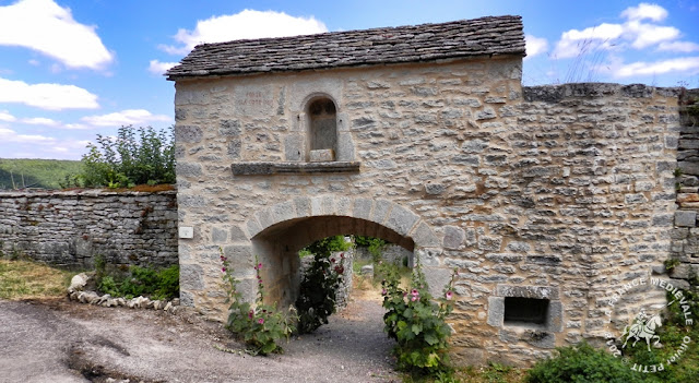 FLAVIGNY-SUR-OZERAIN (21) - Portes fortifiées