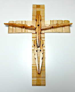 Resultado de imagen de cruz de pinzas de madera