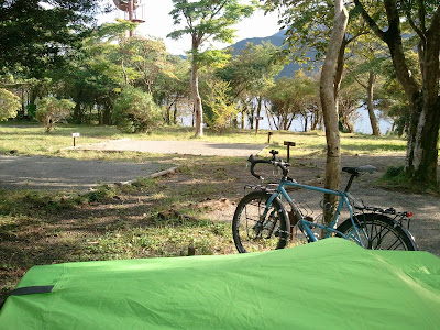自転車旅行芦ノ湖でキャンプ