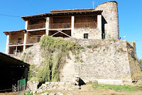 Imponente Masía fortificada Mas la Sala de   Viladrau en el Montseny