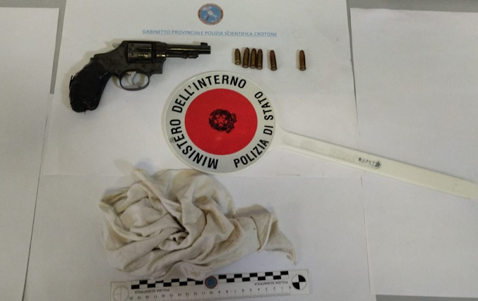 Nascondeva una pistola clandestina nel vano contatore: arrestato un uomo di Cirò Marina