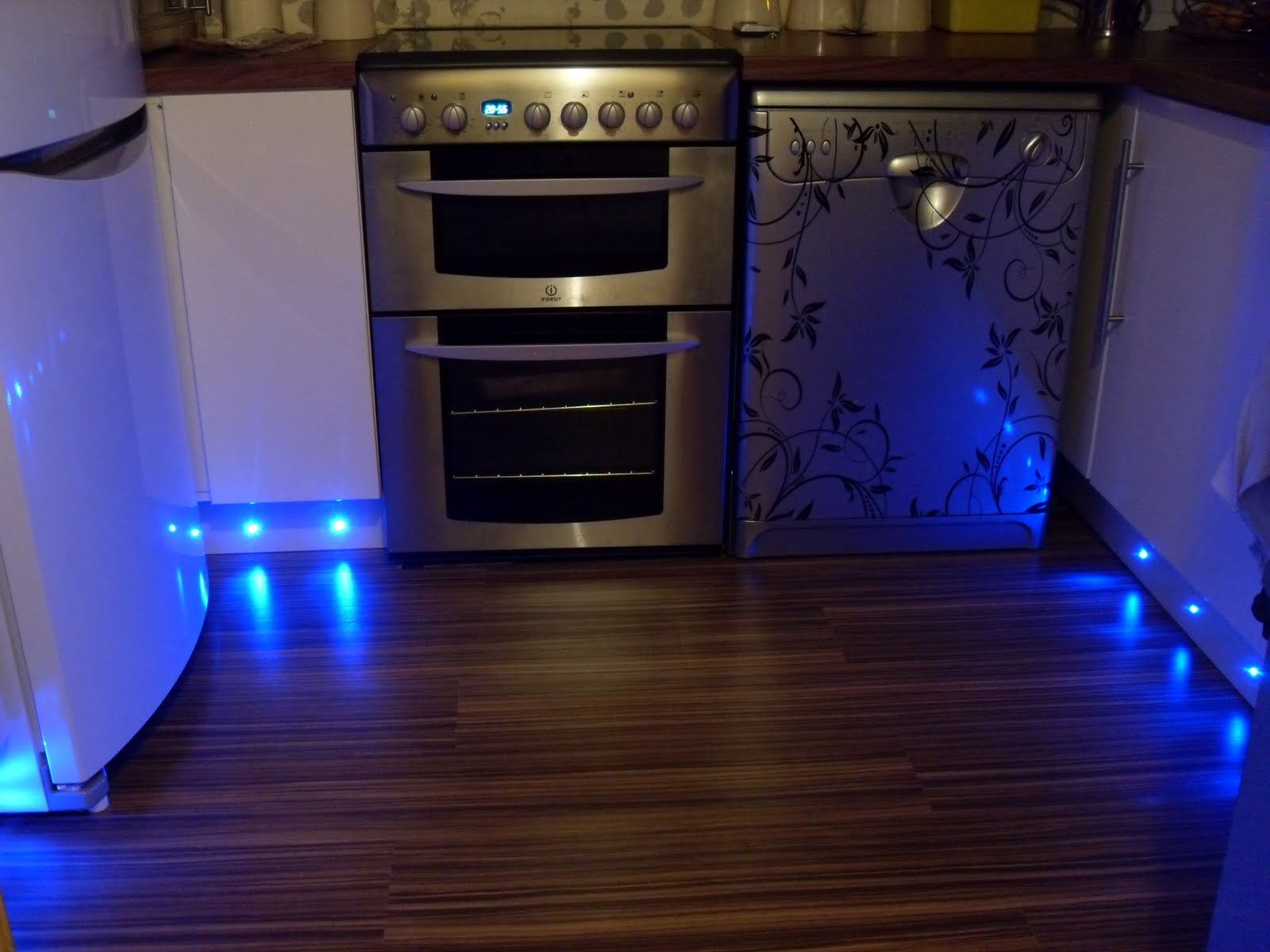 Kitchen plinth lights with sensor