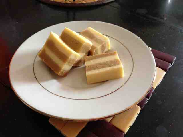 DaaniaAfreen: Kek Lapis Nestum Cheese(kukus)