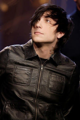 Celebrity short hairstyles - Frank Iero 3