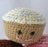 http://translate.google.es/translate?hl=es&sl=en&tl=es&u=http%3A%2F%2Fwww.instructables.com%2Fid%2FCrochet-an-Amigurumi-Cupcake%2F%3FALLSTEPS