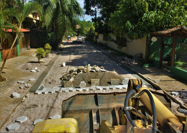 NaChapaQuente :: Notícias de Itabuna para o Mundo ::.: Itacaré- Obras de  pavimentação das ruas da Concha continuam