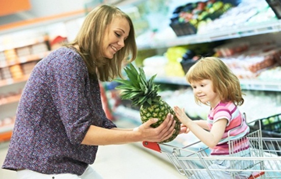 Tips berbelanja menyenangkan bersama anak