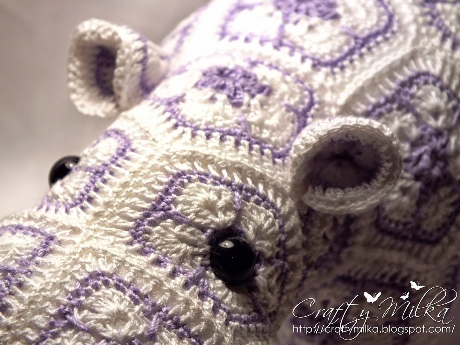 http://www.ravelry.com/projects/CraftyMilka/happypotamus-the-happy-hippo-crochet-pattern-3