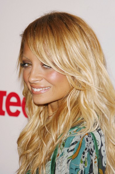 Side Swept Bangs Hairstyles For Women With Long Hair 