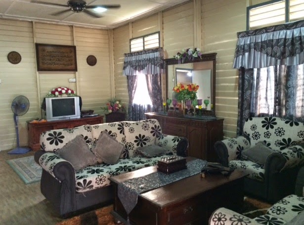 Ruang Tamu Rumah Kampung  Desainrumahid.com