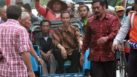 Ribuan Pengemudi Becak di Solo Deklarasikan Dukungan Jokowi