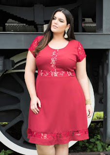 Vestido para mujeres curvy. Fiesta en el jardín