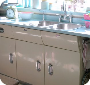 Poppy-Lauren Vintage: I want a 50's kitchen