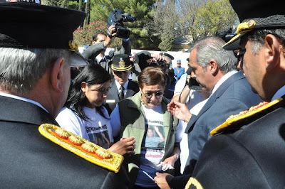 En el acto de la Policía, Sapag homenajeó al sargento caído Aigo