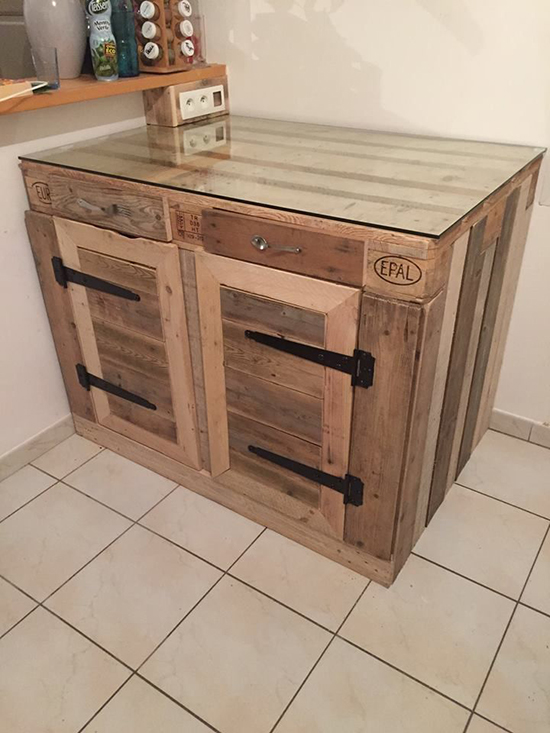  Lemari kabinet unik dari kayu palet bekas 1000 