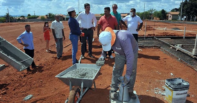 Agehab vistoria obras de construção das casas a custo zero em Rio Verde