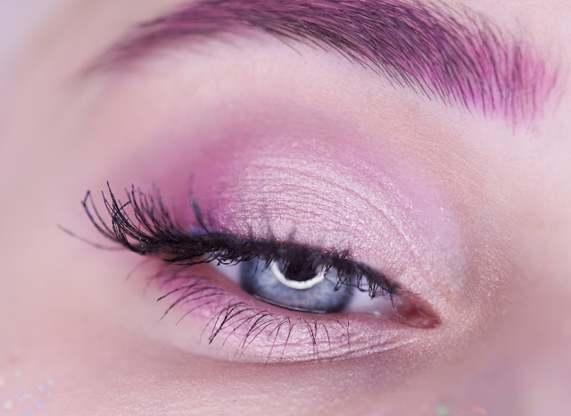 макияж глаз с розовыми тенями