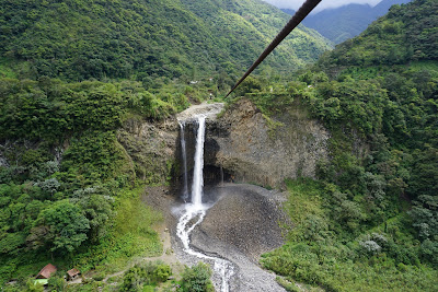 Vue sur la cascade de la robe de mariée depuis la Tarabita