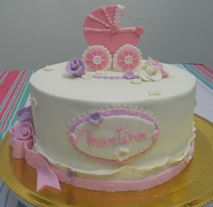 Torta para Baby Shower de nena con cochecito de bebé rosado