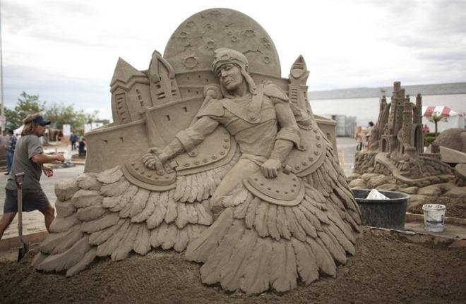 Sand Sculpture Art Work - Sculptures Working on his Creation...