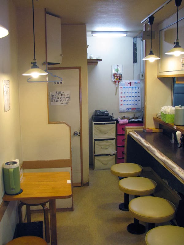 マルイチ食堂・店内