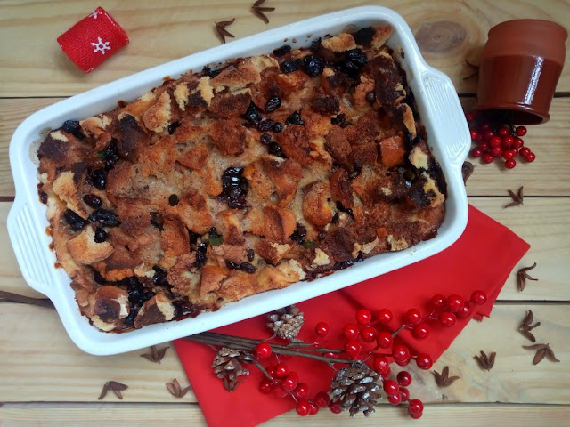 pudin pudding pan duro chocolate pasas arandanos frutos secos fruta escarchada confitada aprovechamiento reciclaje navidad horno leche huevos miel azahar navideño casero fácil sencillo rápido