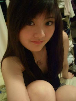 Foto Bugil Gadis Cantik Mulus Sexi Nyepong Roket