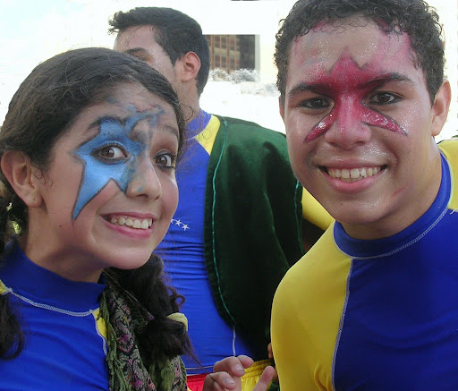 Jóvenes actores y actriz (Plaza Venezuela, Caracas, Venezuela)