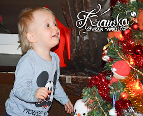 Krawka: The face of my son when we lit the lights on the tree :)