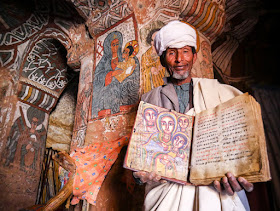 Biblia de la iglesia Abuna Yemata Guh en Etiopía