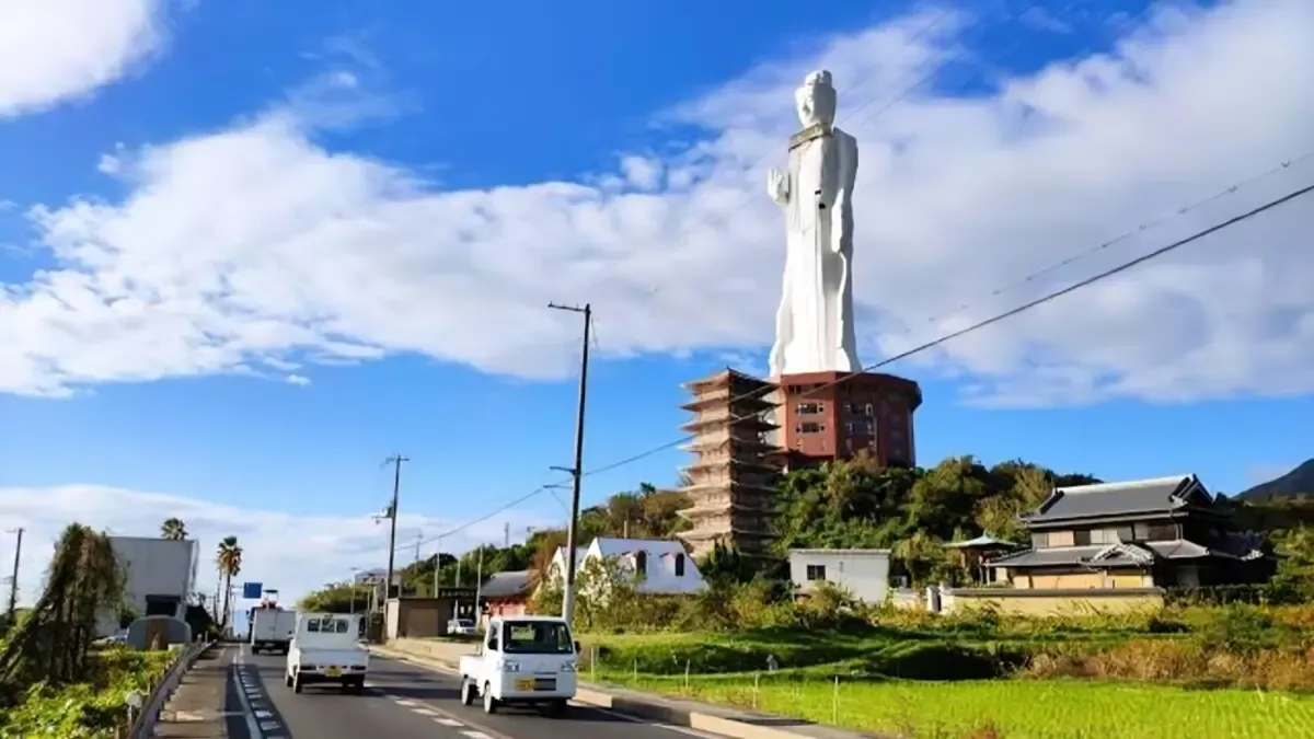 تمثال أواجي كانون (Awaji Kannon)