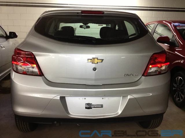 Chevrolet Onix LT 1.0 Prata Switchblade