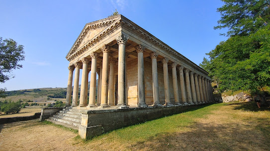 Imagen: Vista lateral de "El Partenon".
