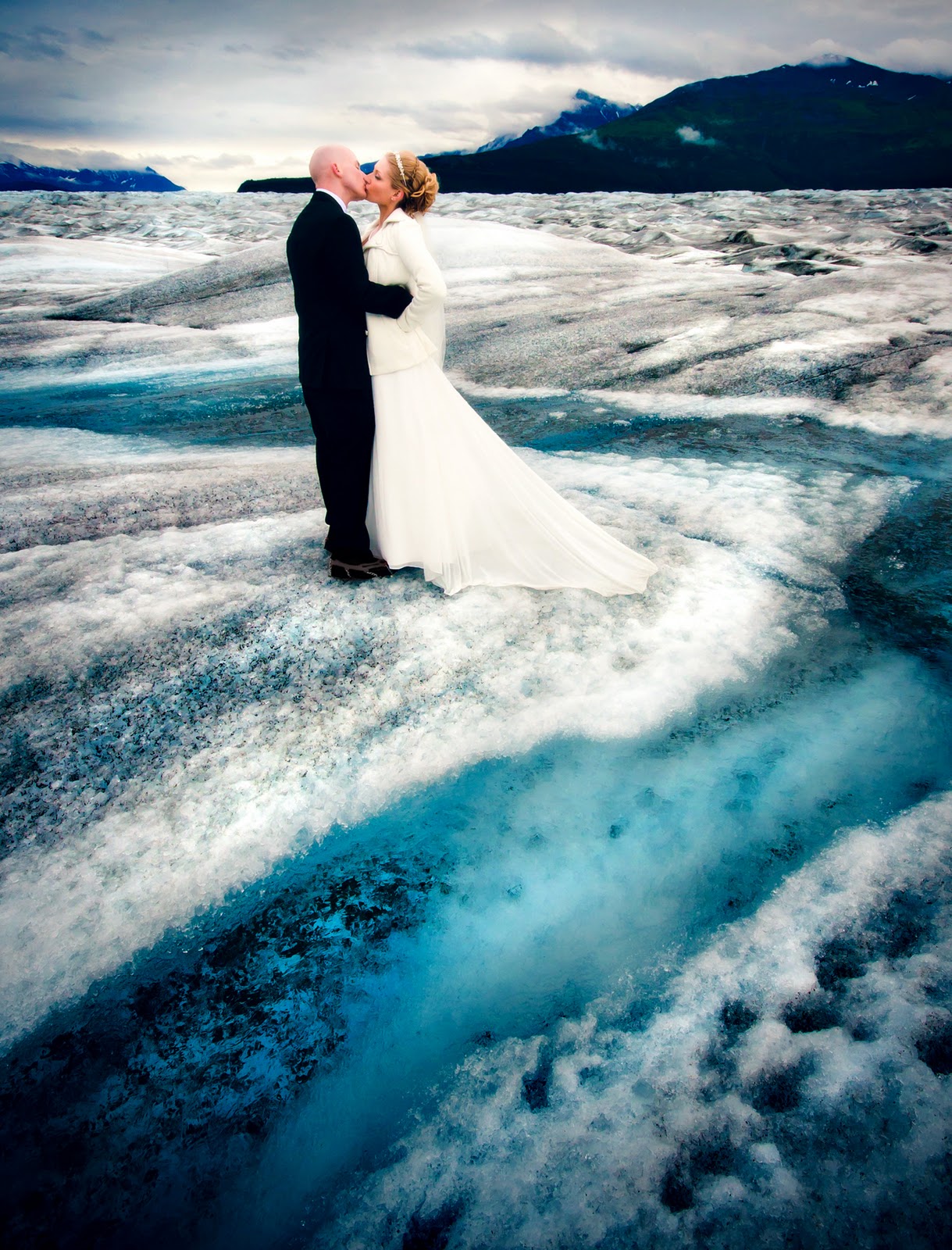 Robot Banjo Alaskan  Glacier Wedding 