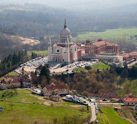 Basílica de Colle Don Bosco, no local onde nasceu o santo, Castelnuovo dAsti