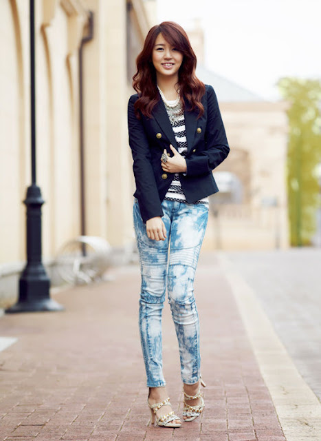 Sexy Yoon Eun Hye with Skinny Jeans 